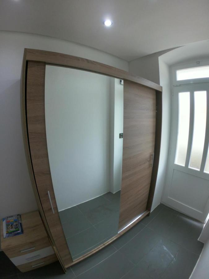 Apartmani Majetic 오미살즈 외부 사진