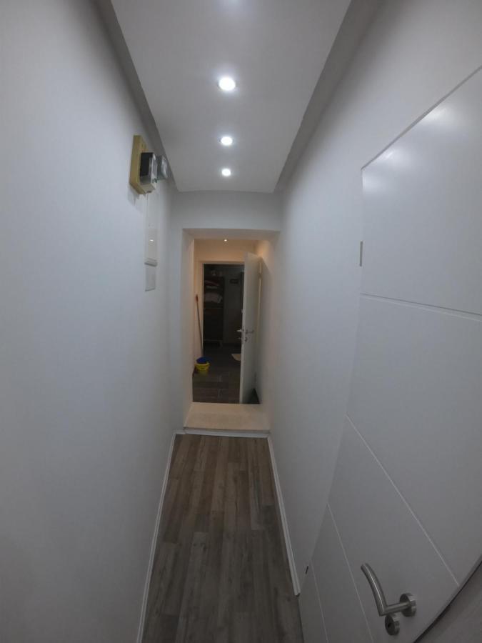Apartmani Majetic 오미살즈 외부 사진