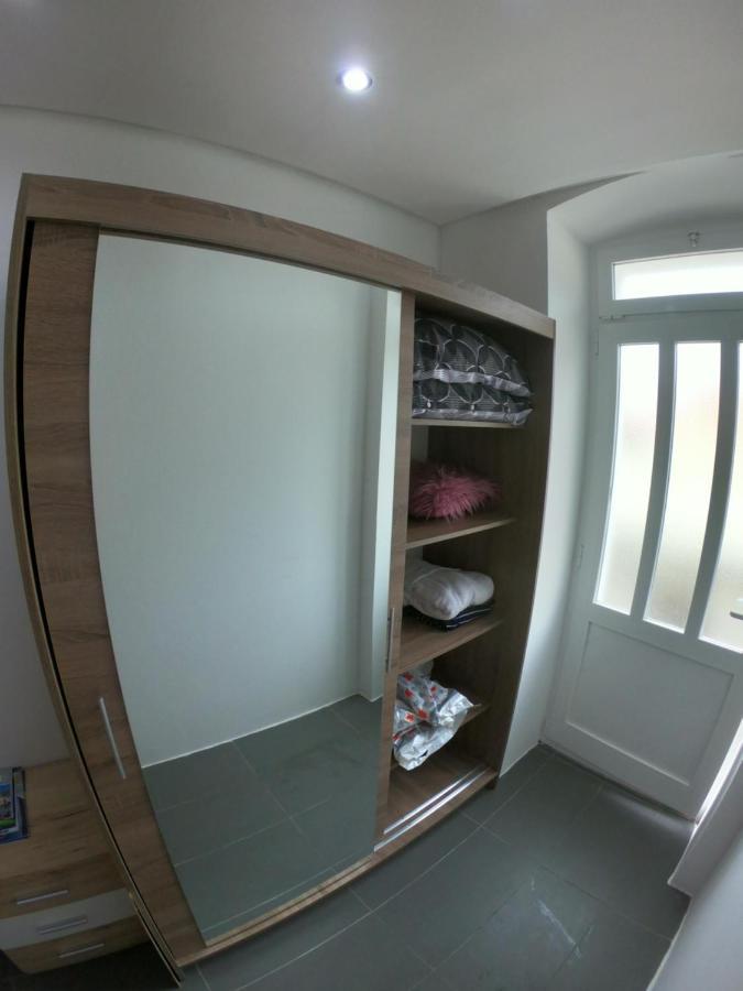 Apartmani Majetic 오미살즈 외부 사진