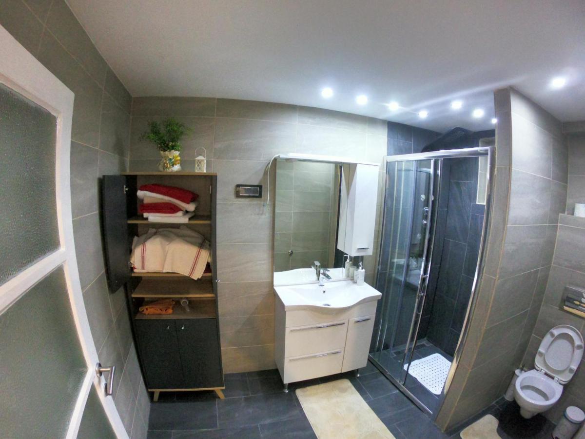 Apartmani Majetic 오미살즈 외부 사진