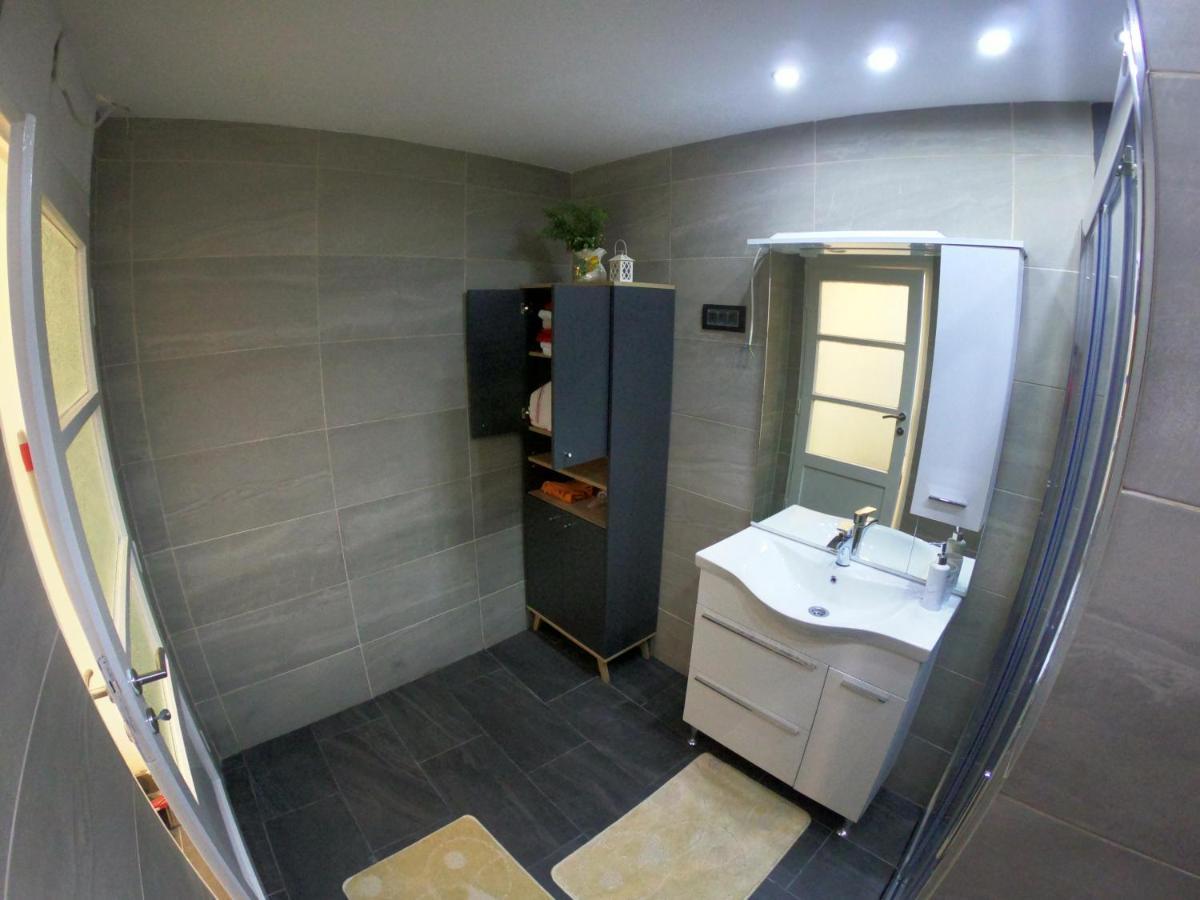 Apartmani Majetic 오미살즈 외부 사진