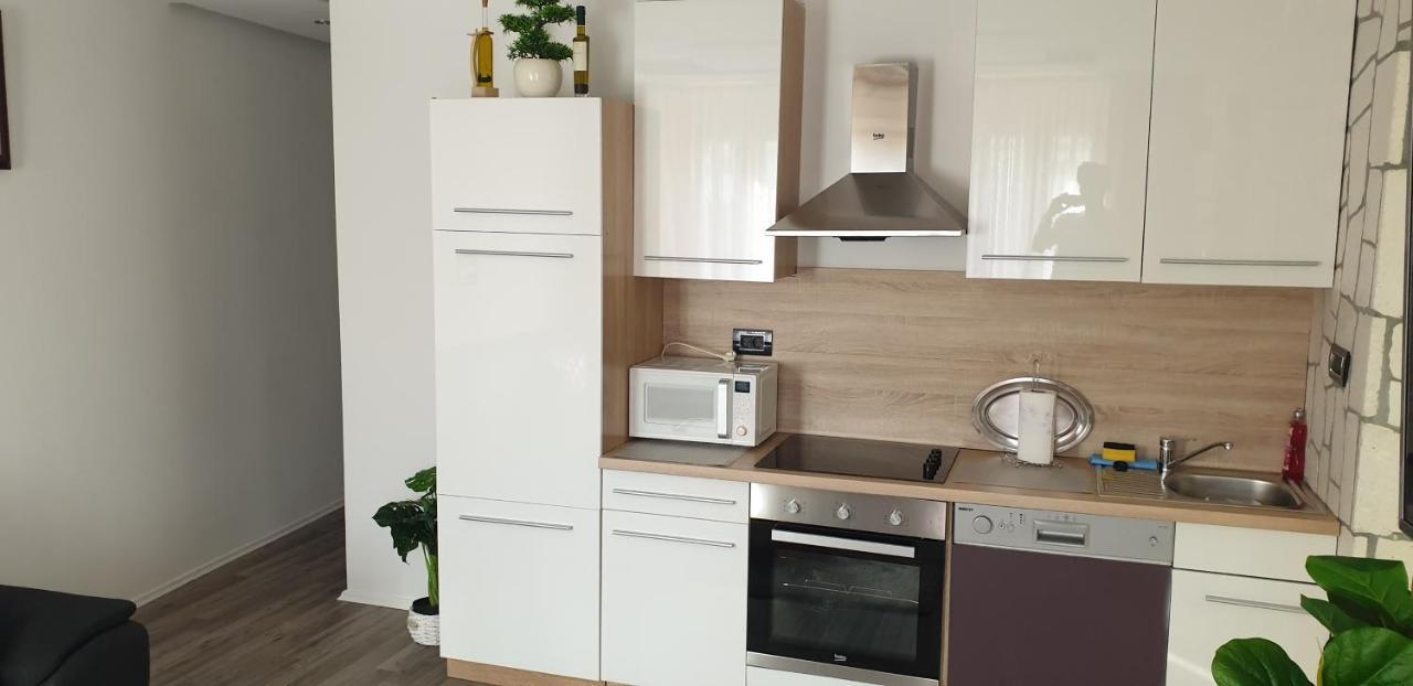 Apartmani Majetic 오미살즈 외부 사진